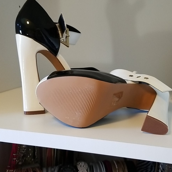 Peep toe pumps - Picture 2 of 2